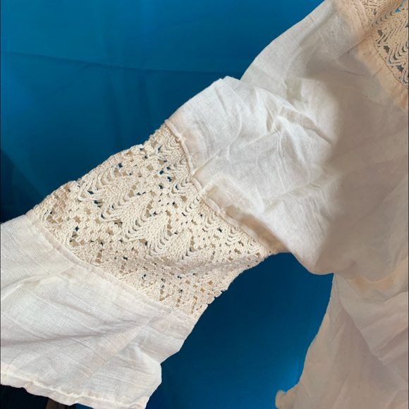 Mexican Bone color Lace Blouse Handmade in Mexico - Picture 4 of 6